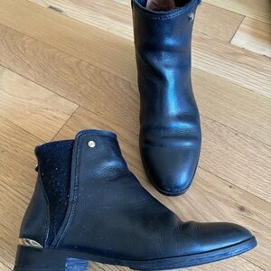 Black Leather women’s Chelsea boots